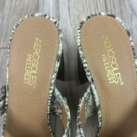 Nwot New Aerosoles High Water Snakeskin block heel slides - Picture 4 of 7